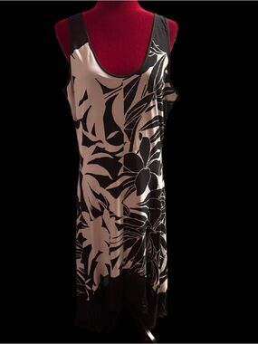 Floral Scoop-Neck Black and White Maxi Dress